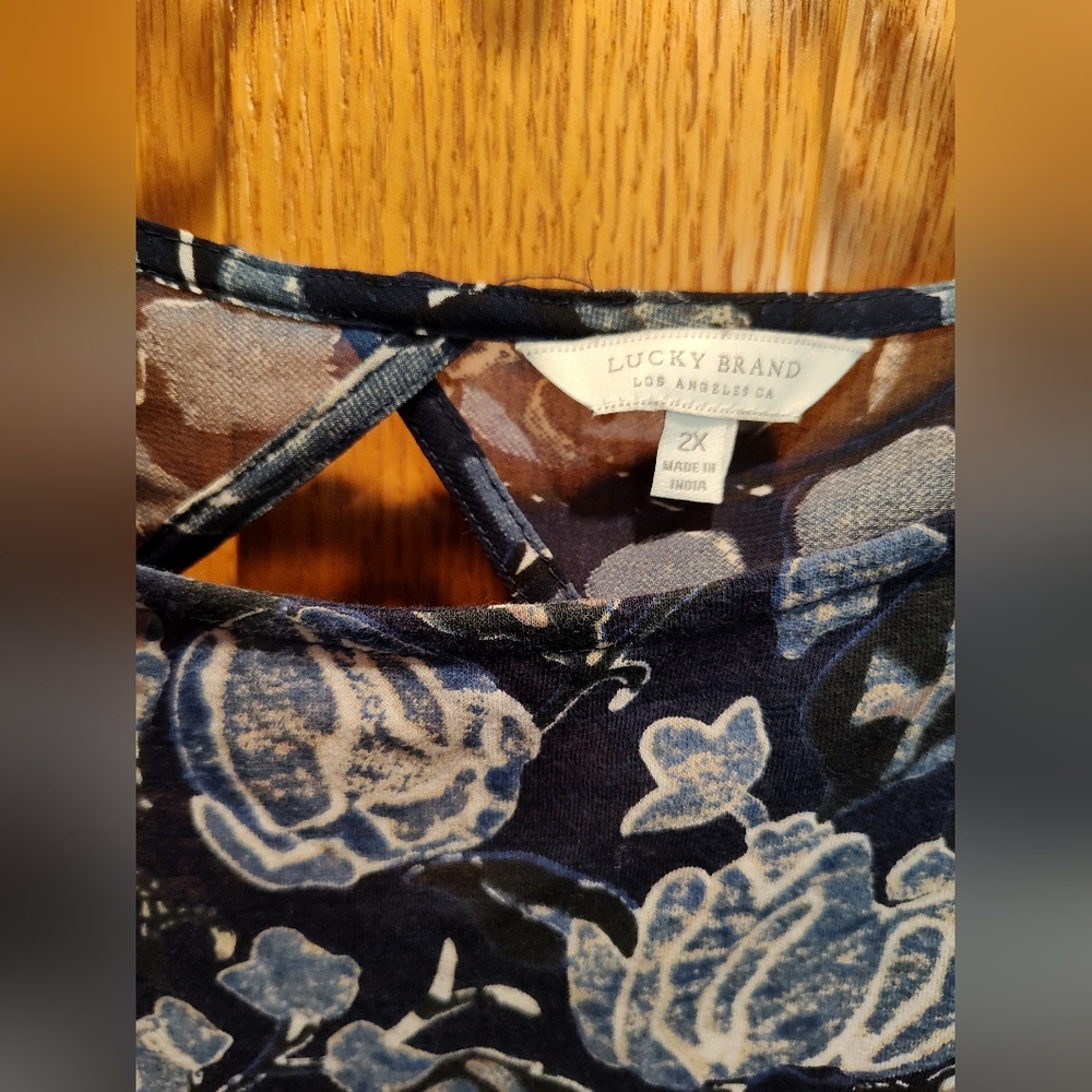 Lucky Brand Blue and White Flutter Sleeve Blouse With Back Cutout - Picture 5 of 10